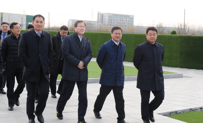 董事长张佑_董事长办公室图片(3)